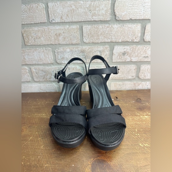 Crocs Leigh II Ankle Strap Wedge Sandals Black Womens Size 9 - 0300 - Picture 1 of 7